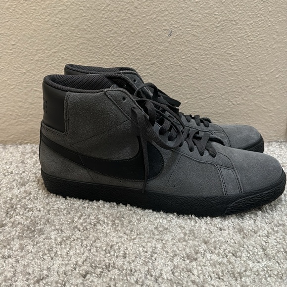 LIKE NEW Nike Blazer SB - No box - Picture 2 of 5